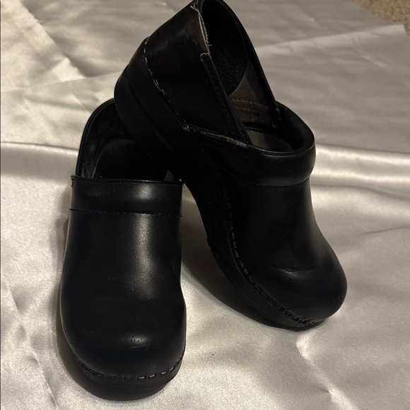 Dansko Shoes - Dansko Women's Black Leather Clogs Size 8